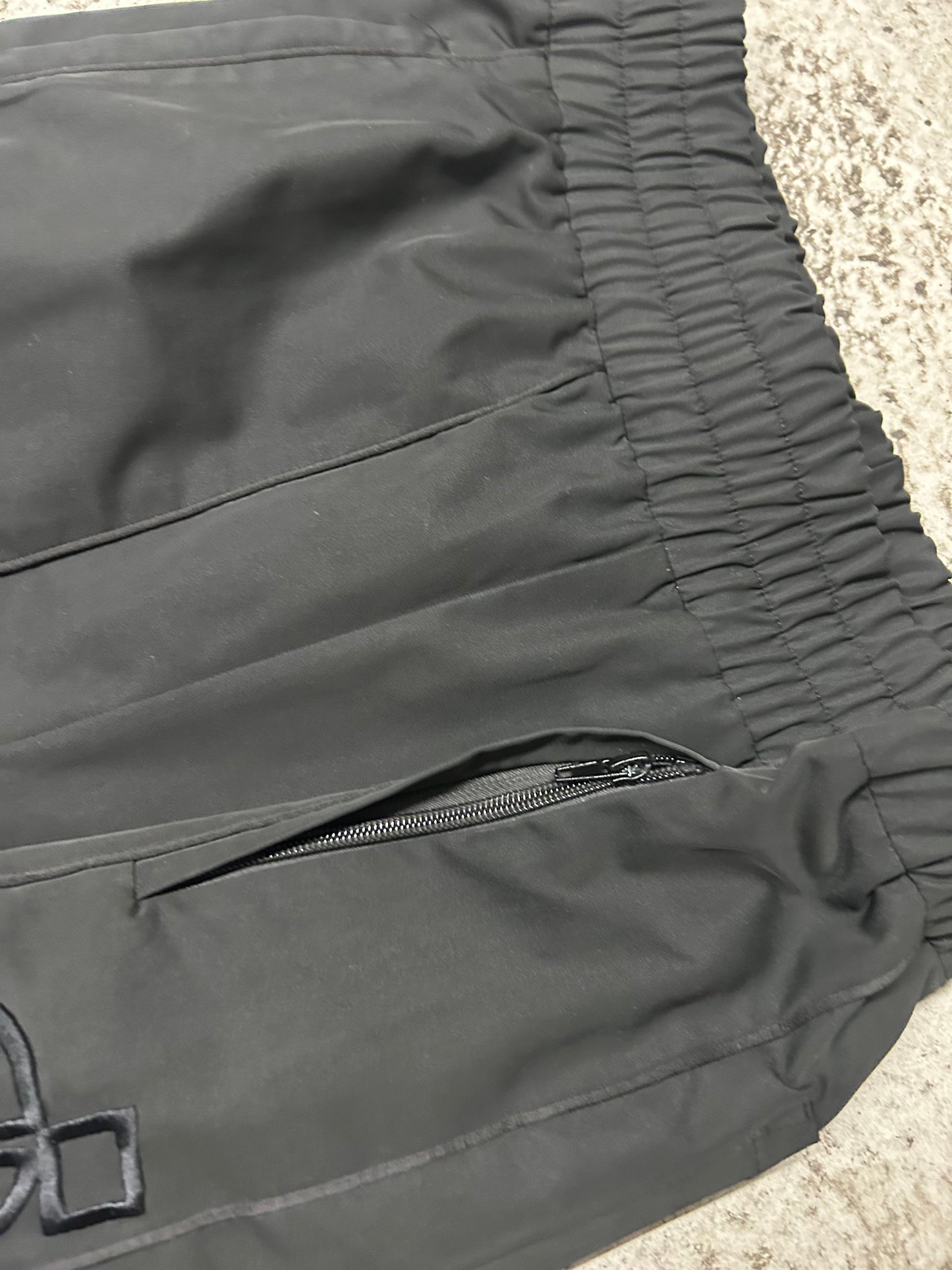 5L incognito embroidery trackpants